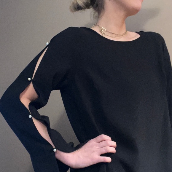 💕NWT. ANN TAYLOR Black, long bell sleeved Blouse w- Pearl Details. Large.BLOUSE - Picture 2 of 13
